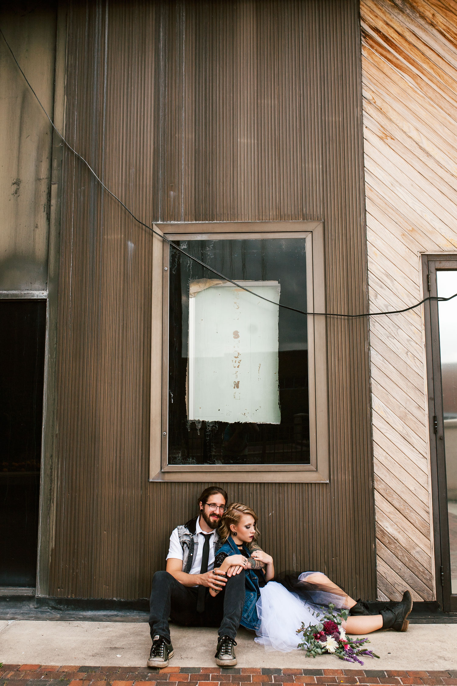 ashleyandjustinphotography_offbeatdowntownlancasterpawedding