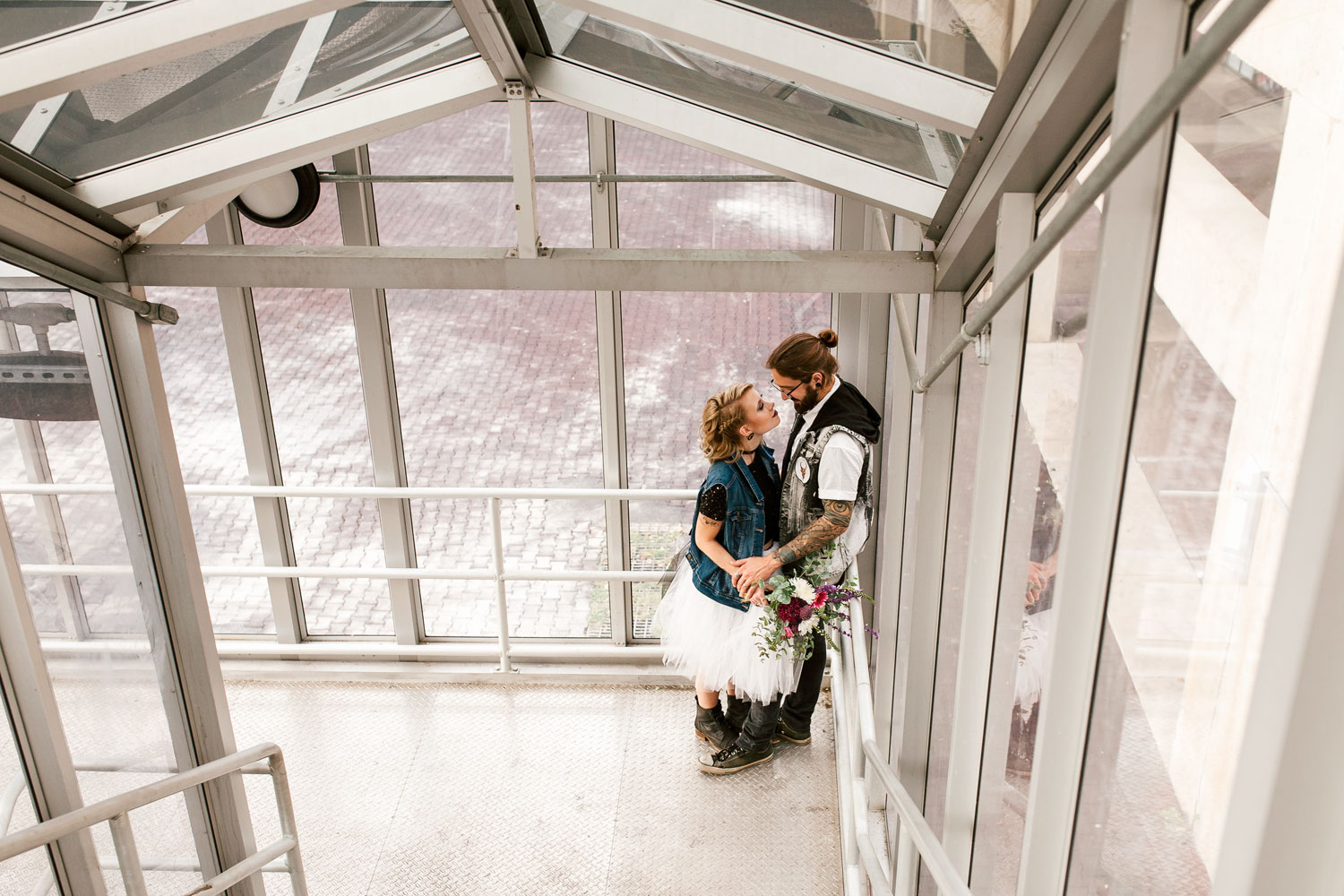 ashleyandjustinphotography_offbeatdowntownlancasterpawedding