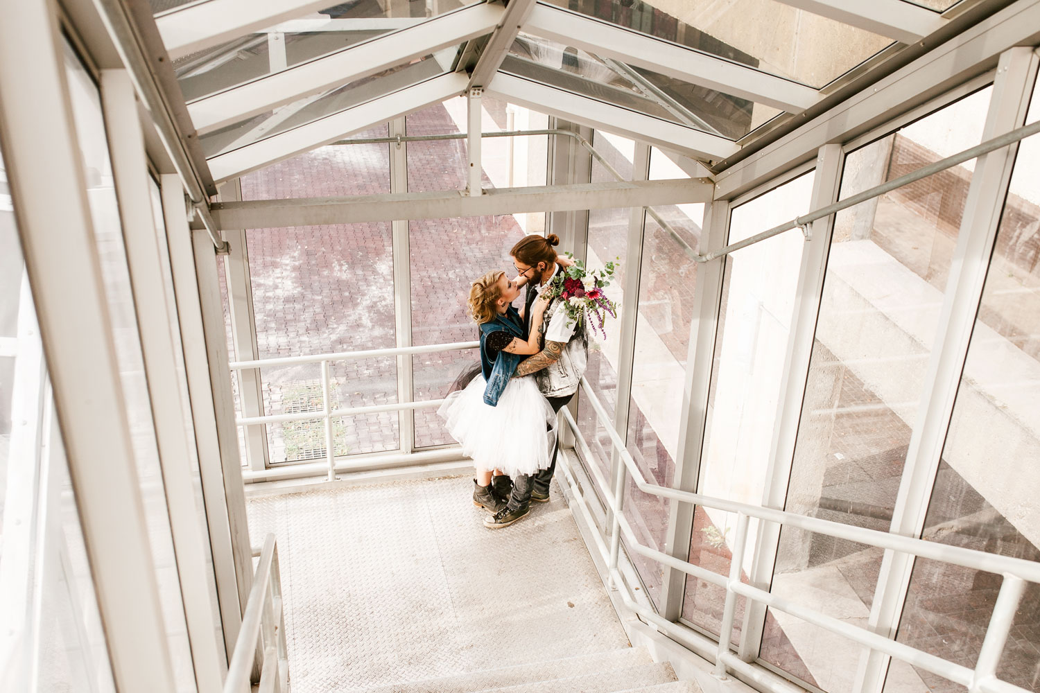 ashleyandjustinphotography_offbeatdowntownlancasterpawedding