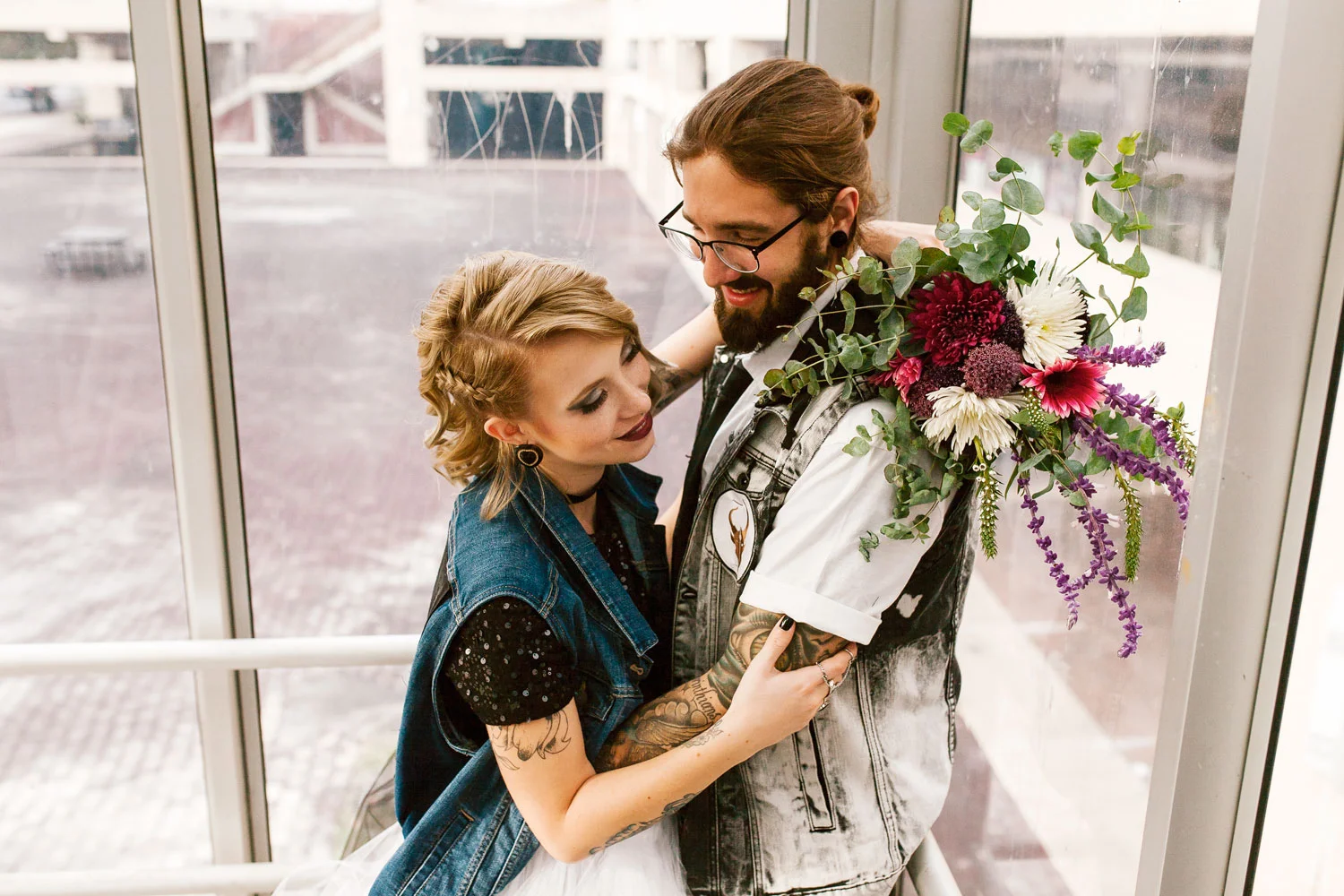 ashleyandjustinphotography_offbeatdowntownlancasterpawedding