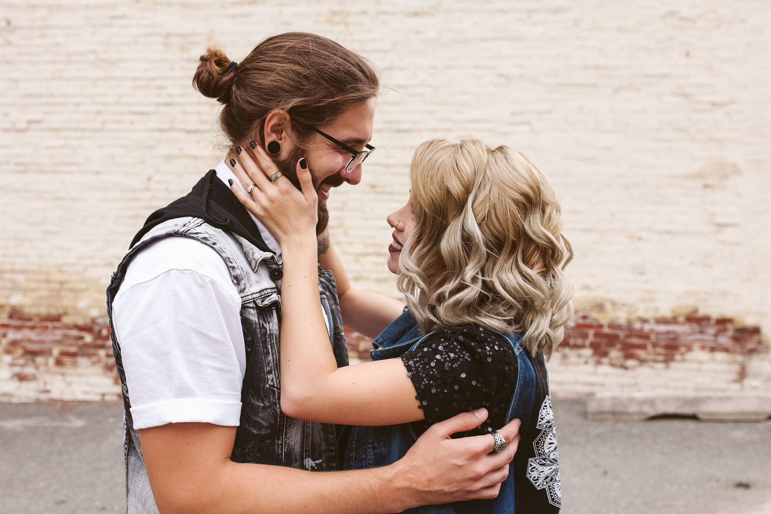 ashleyandjustinphotography_offbeatdowntownlancasterpawedding