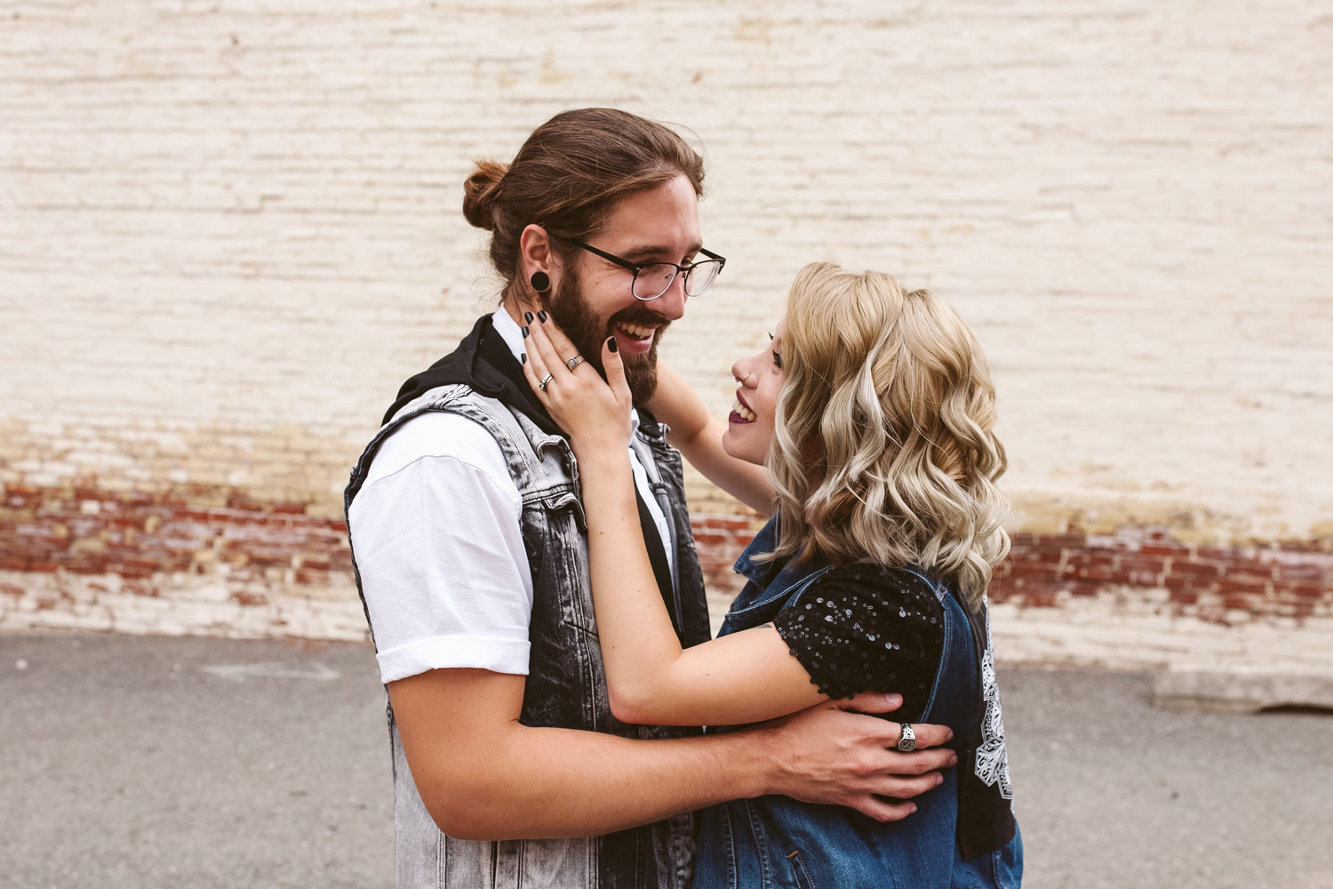 ashleyandjustinphotography_offbeatdowntownlancasterpawedding