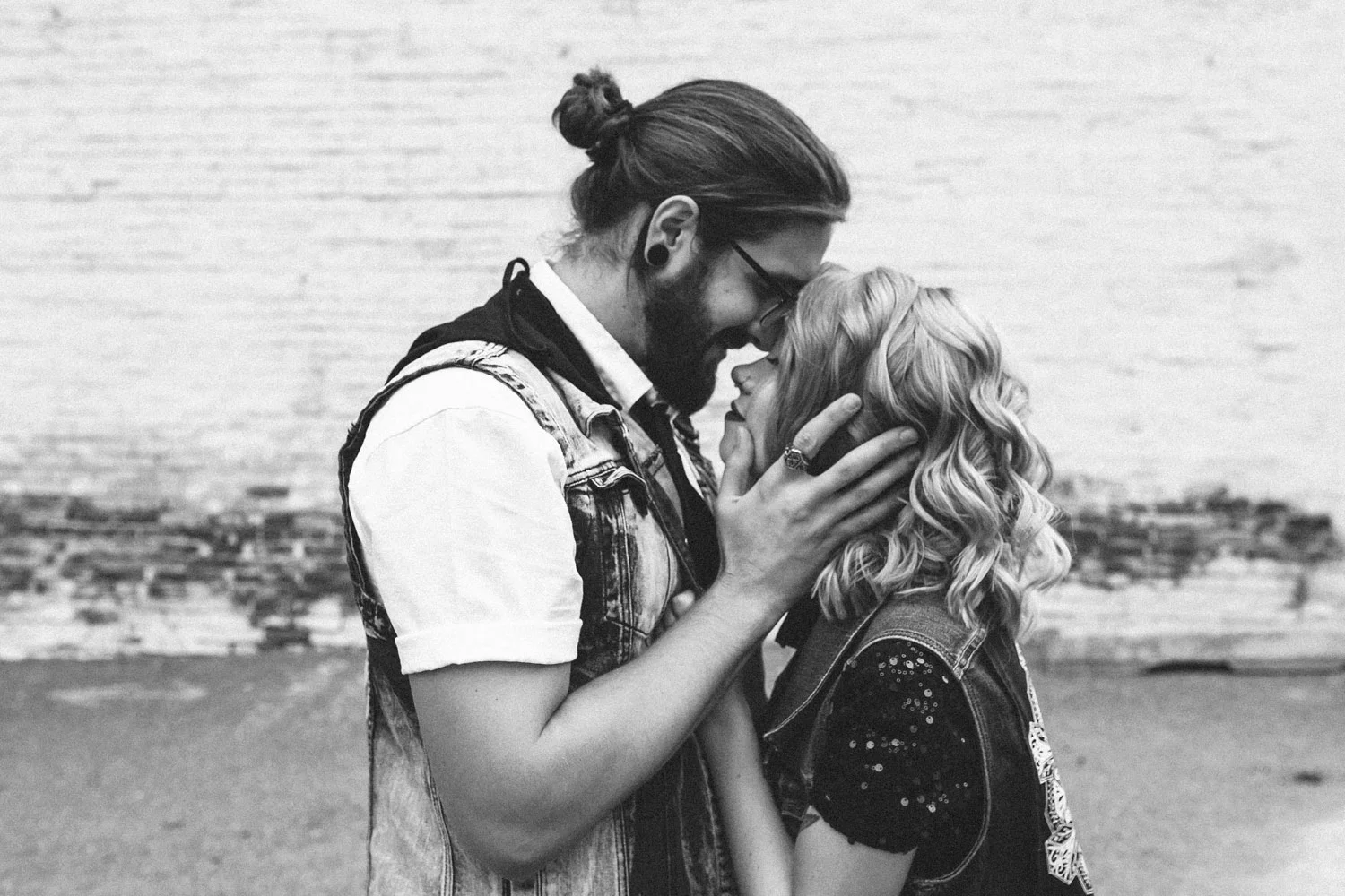 ashleyandjustinphotography_offbeatdowntownlancasterpawedding