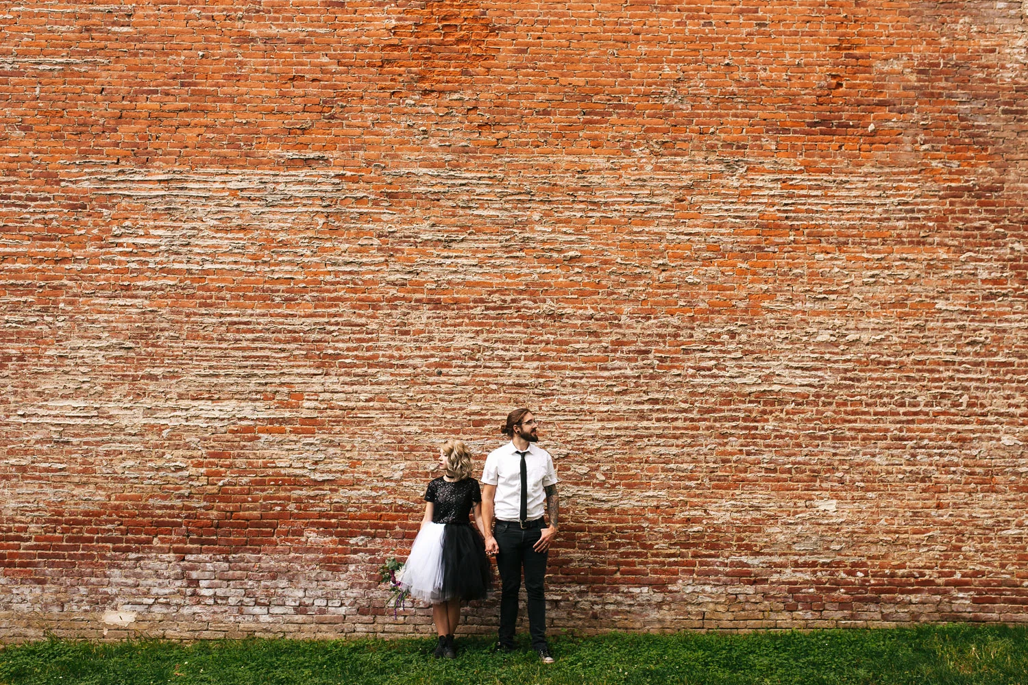 ashleyandjustinphotography_offbeatdowntownlancasterpawedding