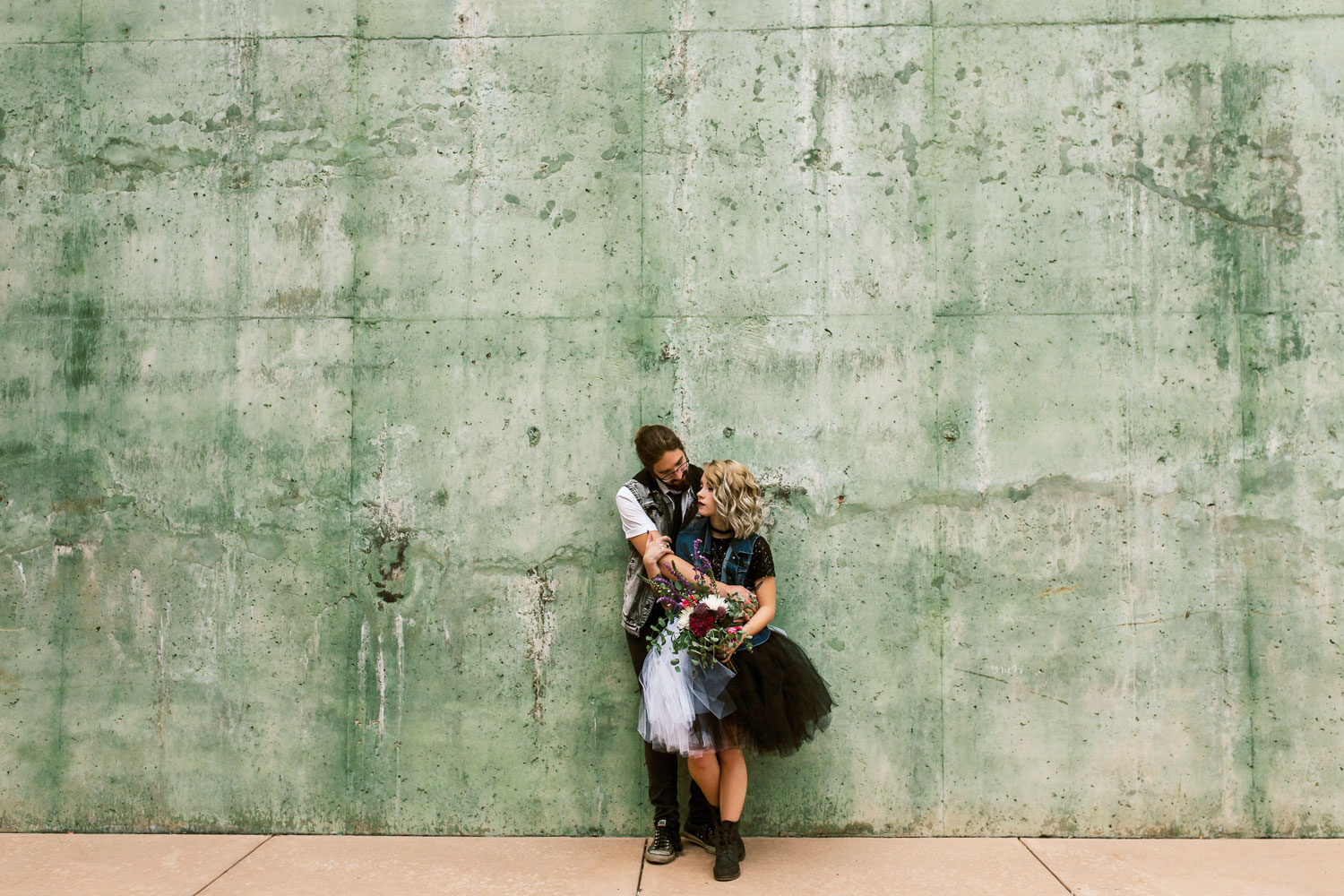 ashleyandjustinphotography_offbeatdowntownlancasterpawedding