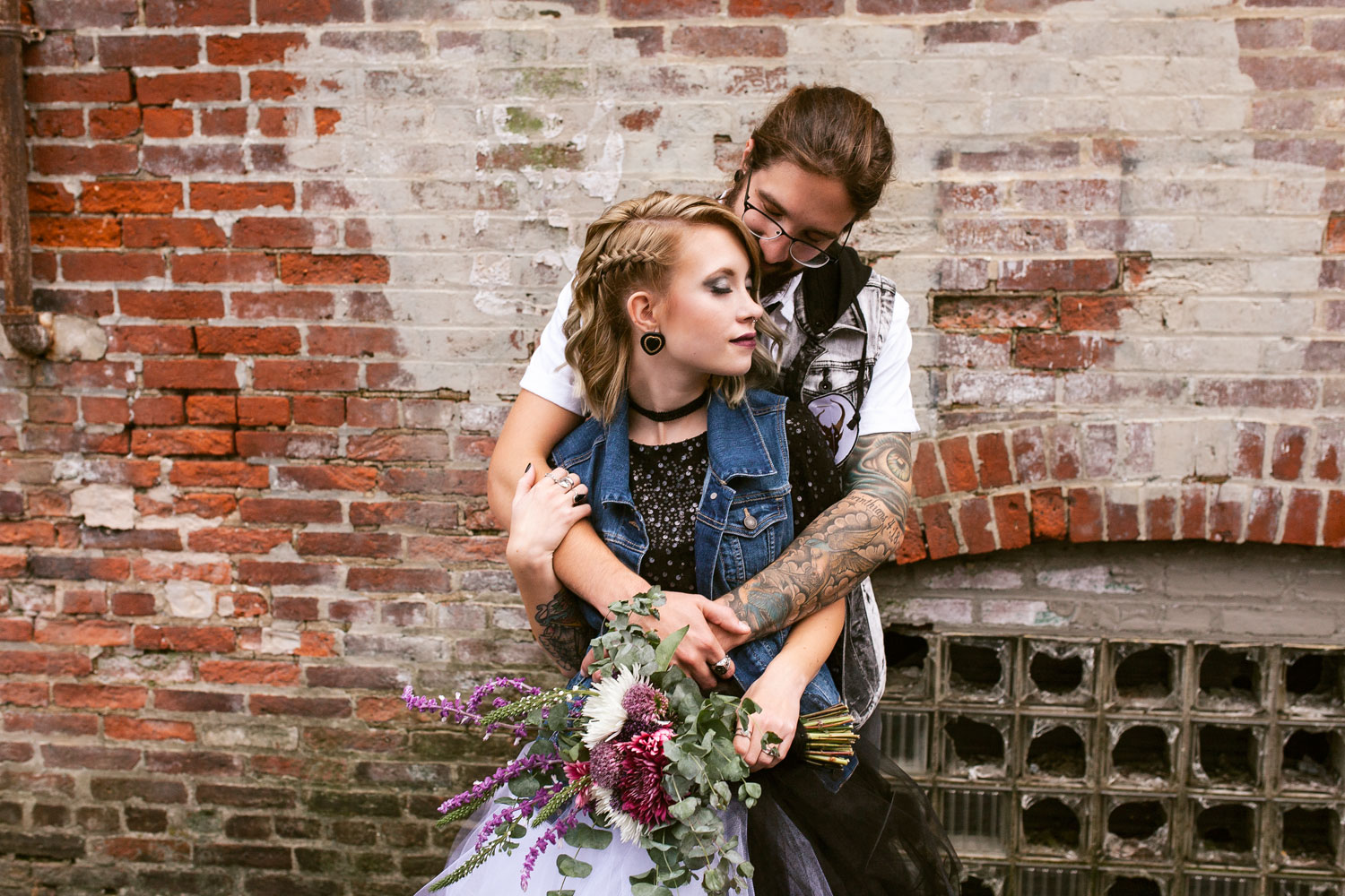 ashleyandjustinphotography_offbeatdowntownlancasterpawedding