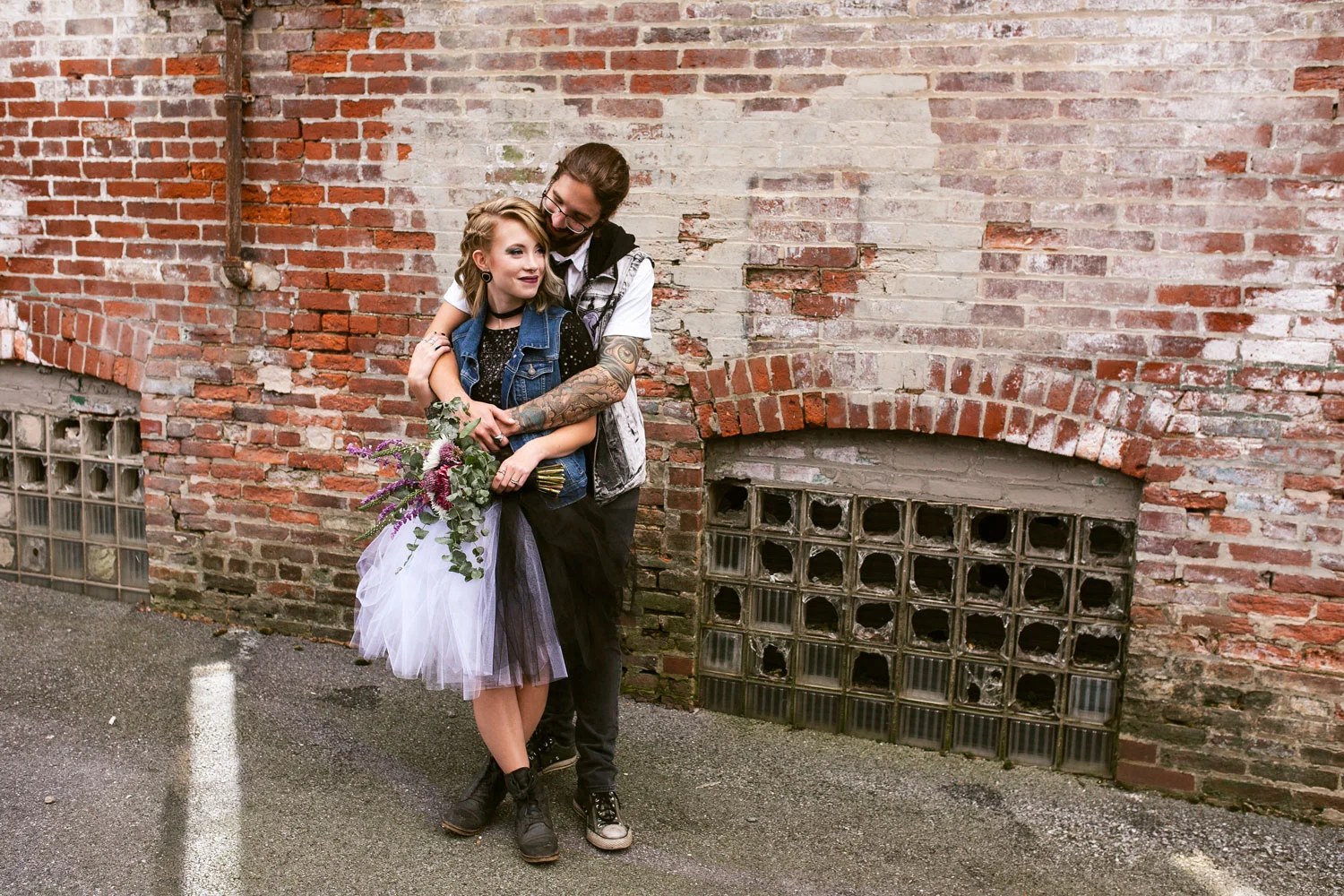 ashleyandjustinphotography_offbeatdowntownlancasterpawedding