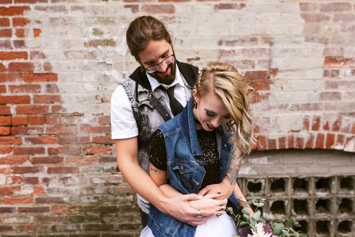 ashleyandjustinphotography_offbeatdowntownlancasterpawedding
