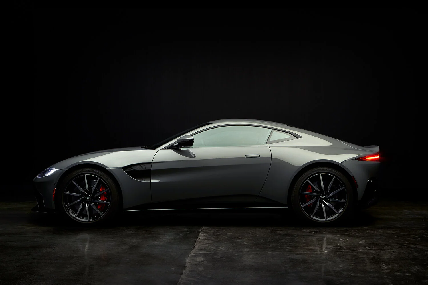 181109_CCC_Chimera_AstonMartin_finalsm.jpg