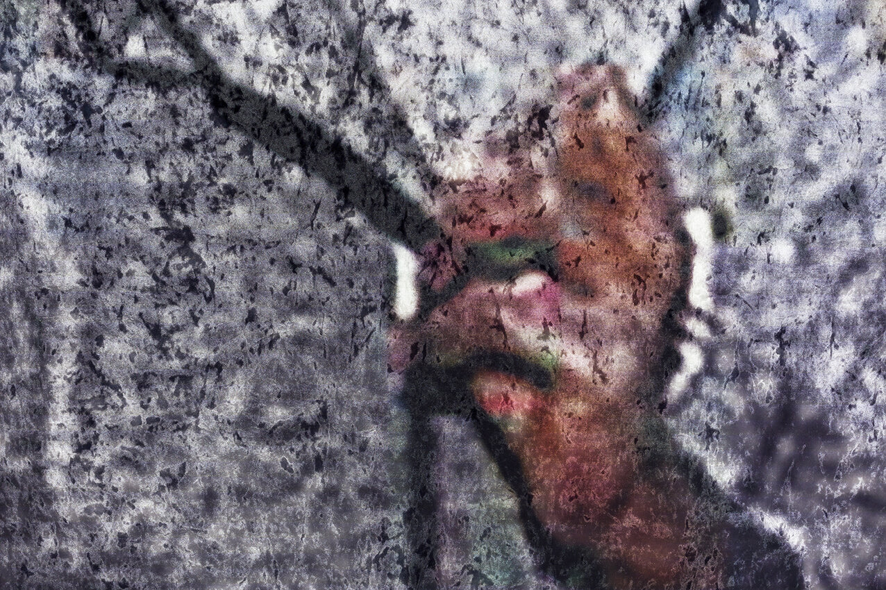    Perp Walk (Hood) detail   Photographic print on marbled velvet Impression photo sur velours marbré 142x173 cm 2019 Photo © Gilles Ribero 