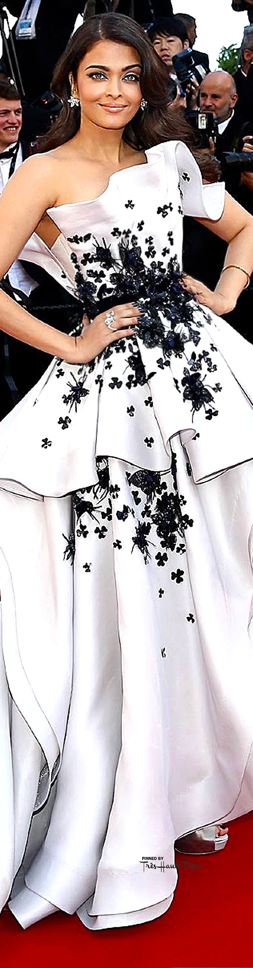 Aishwarya Rai in Ralph & Russo Couture Ralph & Russo/ facebook.com