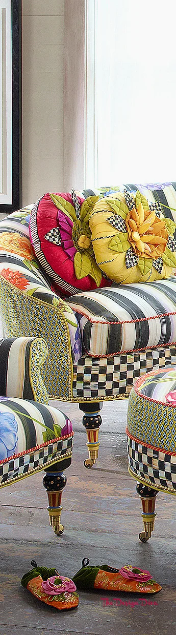 Cutting Garden Loveseat & Oval Ottoman via The Design Diva