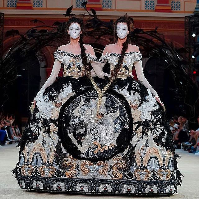 #hautecouture #Paris #fallwinter2019 #2019 ends on a #doubly strong note #guopei @guopei @treshautediva #twindress