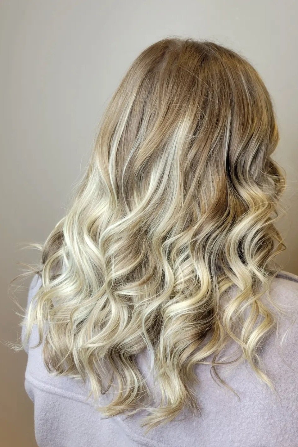 Beachy blonde waves