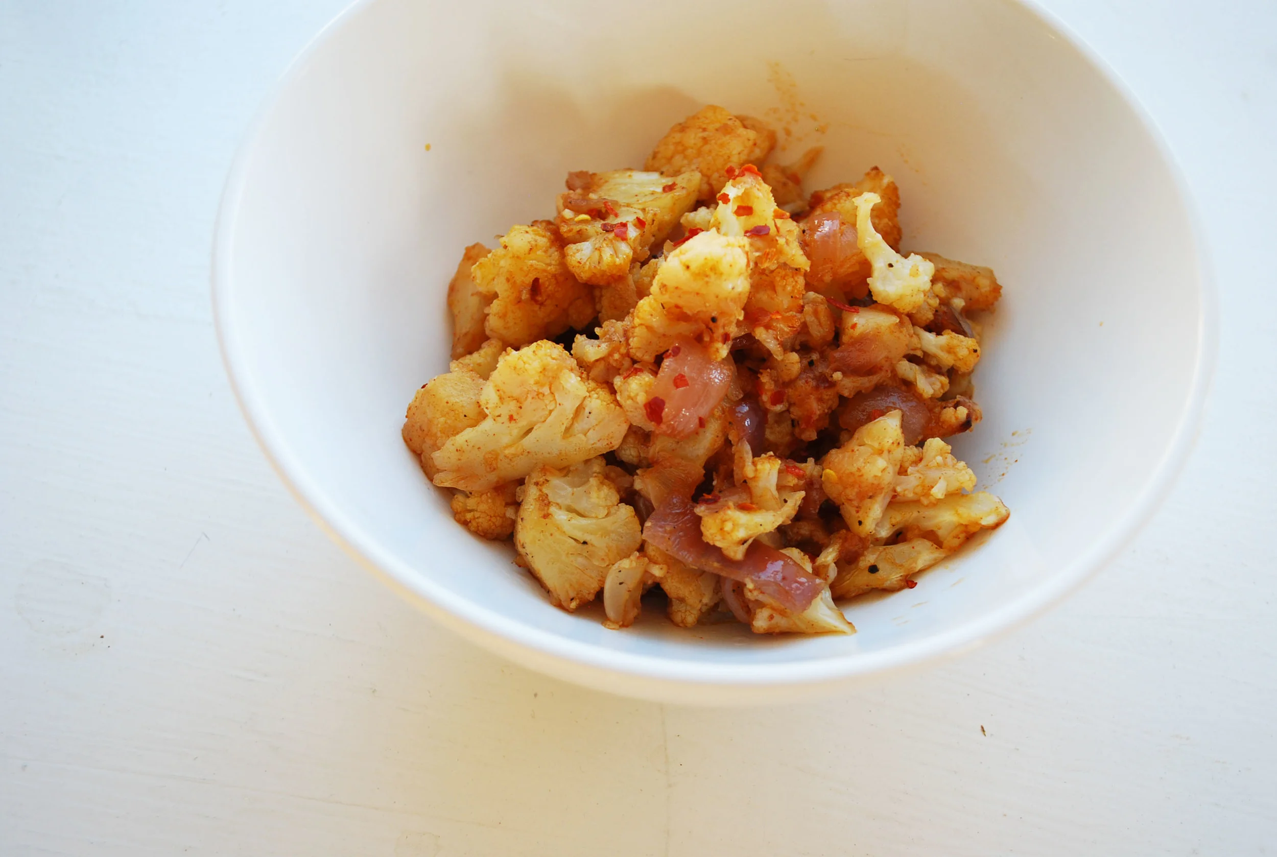   SMOKY MAPLE GLAZED CAULIFLOWER      AUTHOR: DESIGN&amp;DIGEST  RECIPE TYPE: SIDE  SERVES: 4     PREP TIME: 10 MINS  COOK TIME: 15 MINS  TOTAL TIME: 25 MINS     INGREDIENTS:     - 1 LARGE HEAD CAULIFLOWER, CUT INTO FLORETS  - 2 TBSP GHEE  - 2 TBSP A