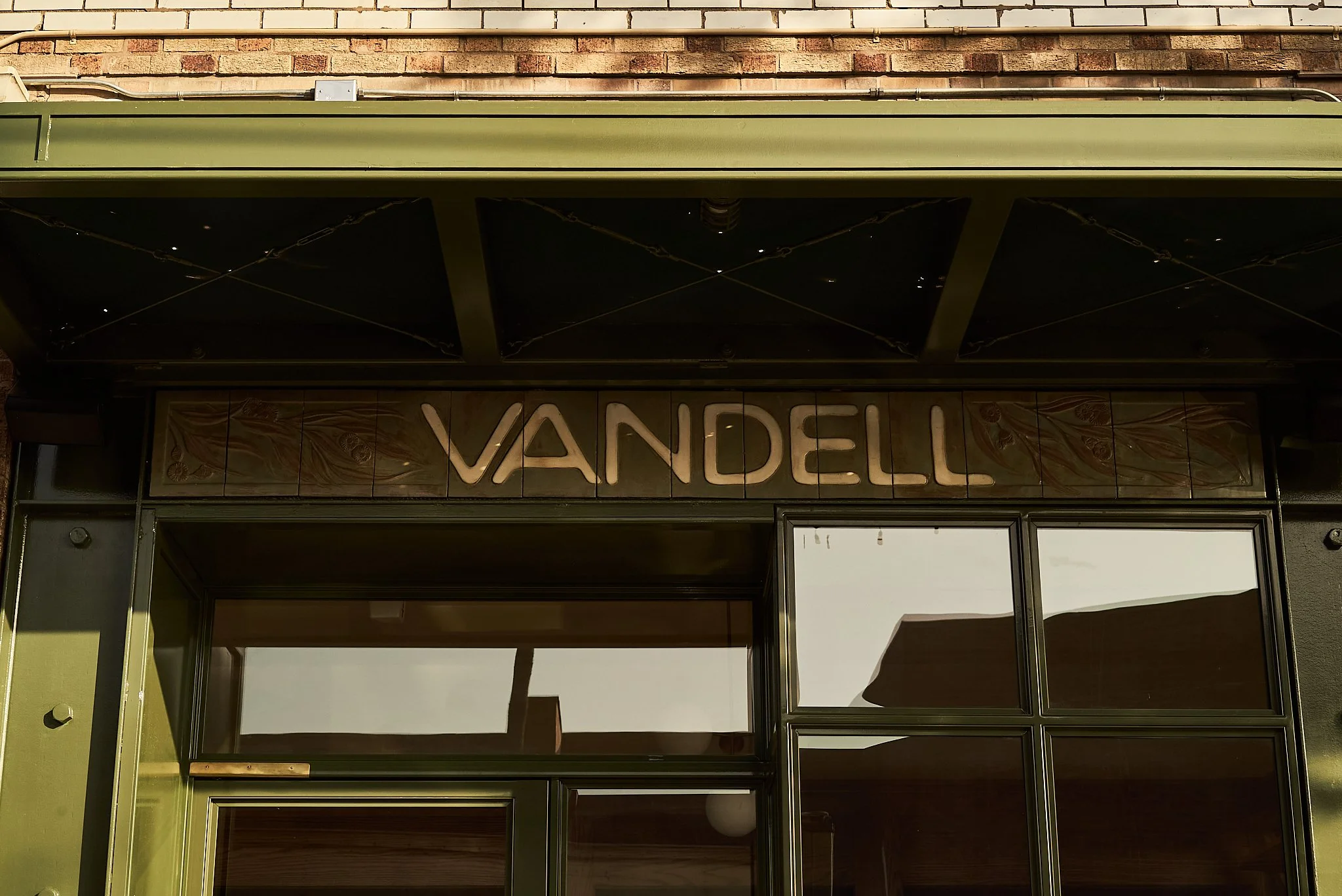 CLUB_Vandell_Sign_4.jpg