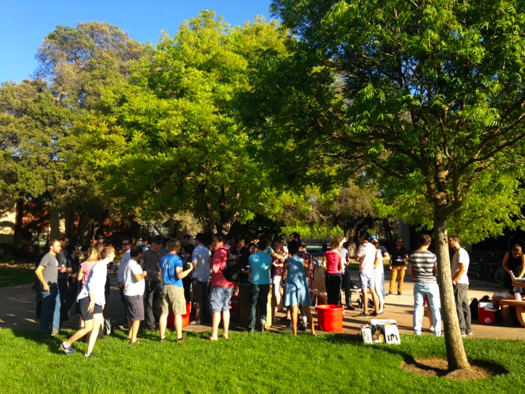 Happy Hour @ MSOB Lawn on May 1 2017