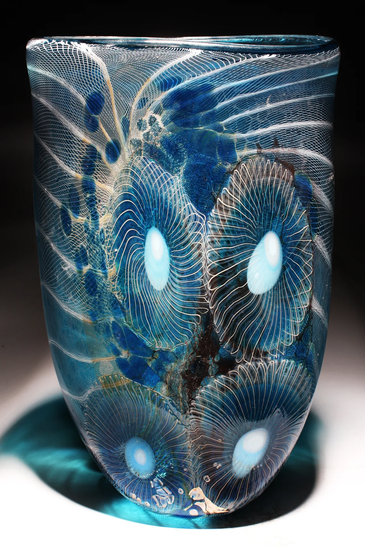 Deep marine lace flat vessel