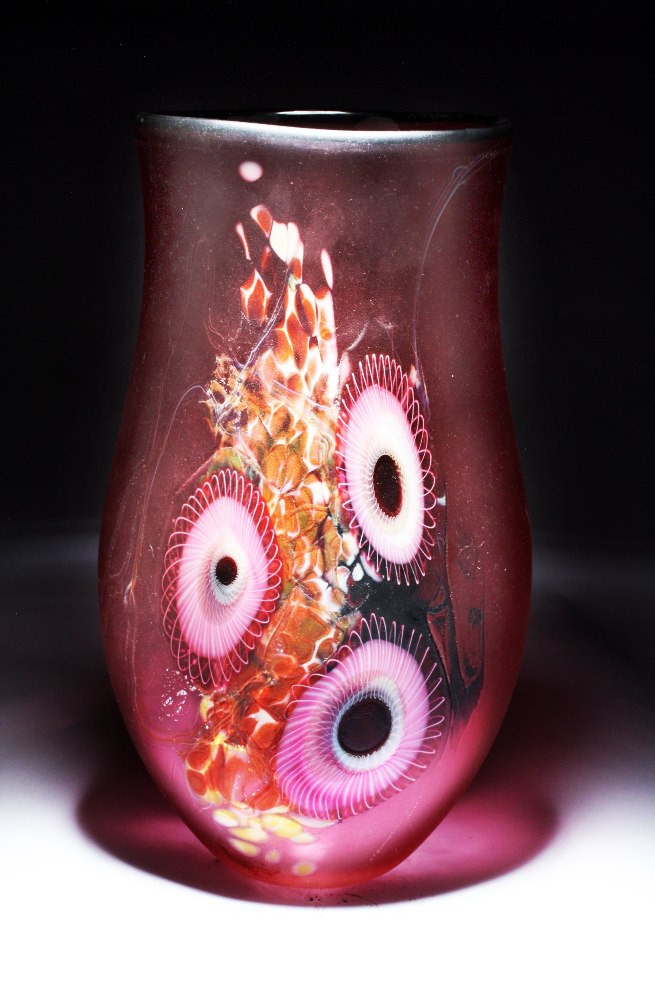 gold ruby flat vessel