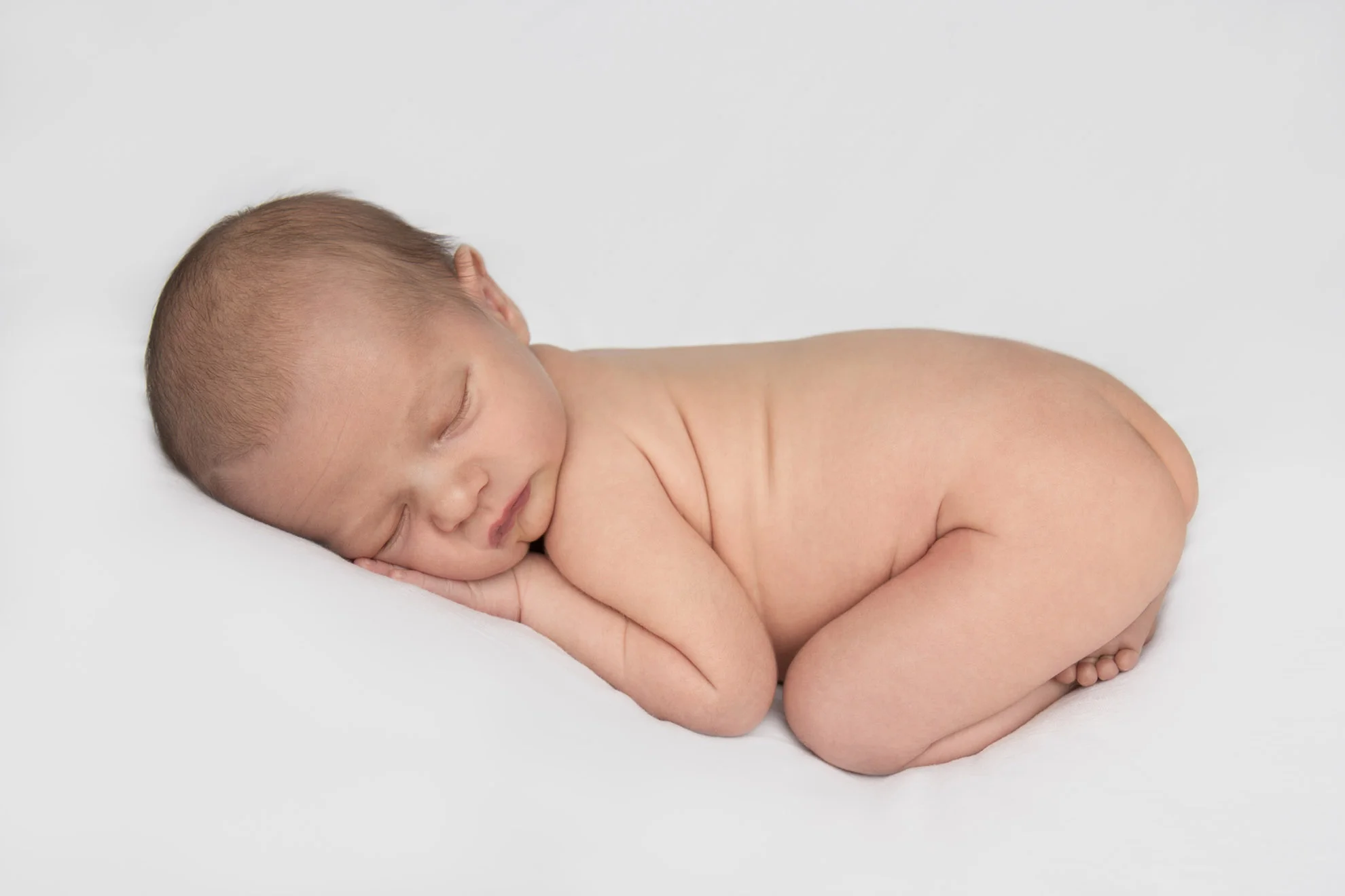 Hamilton-photographer-baby-tucked-up-on-beanbag-tushie-up-pose.jpg