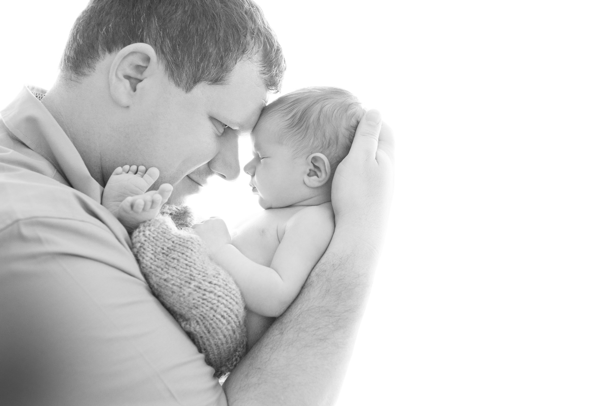 Baby-with-dad-newborn-photography.jpg