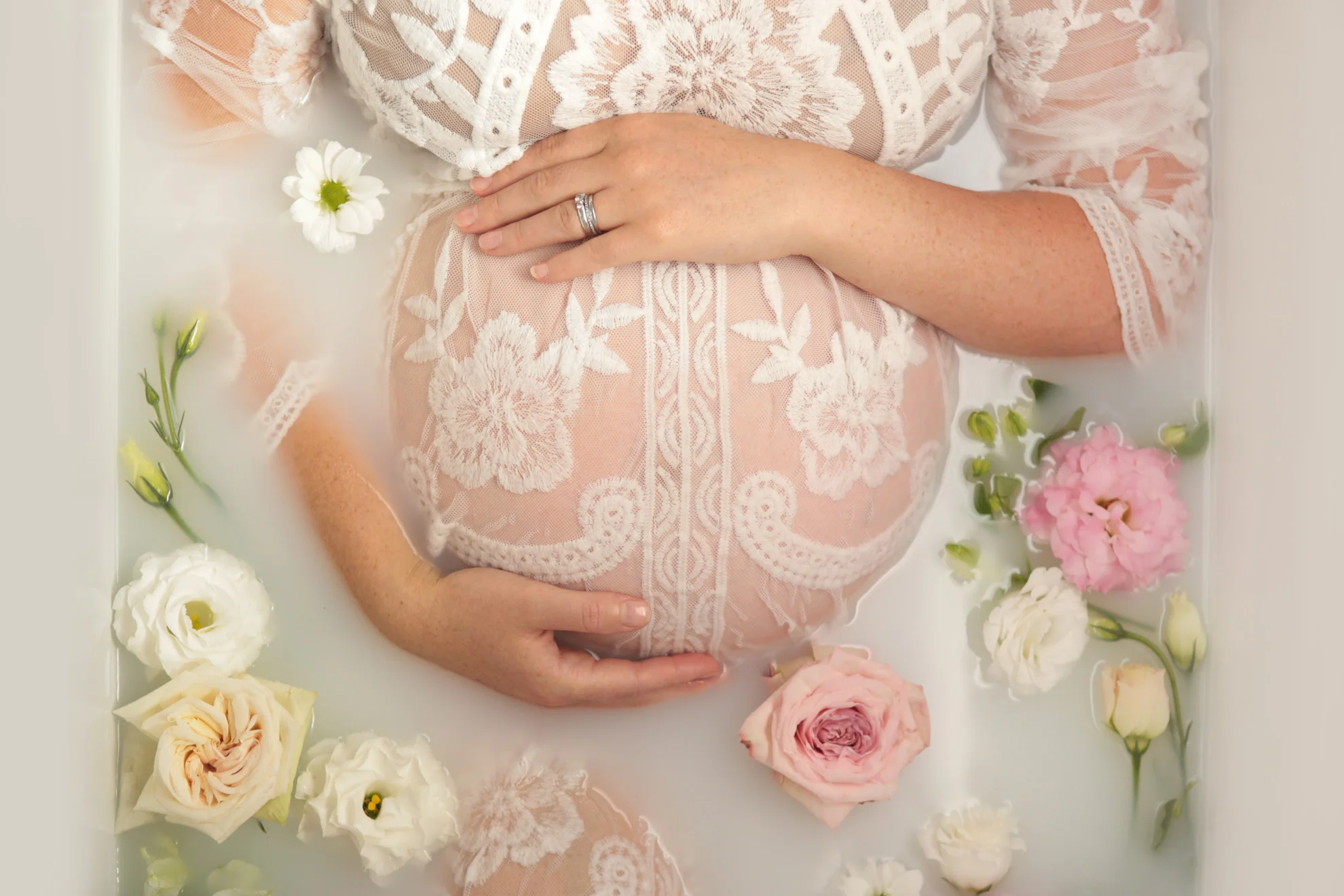 Hamilton-maternity-photographer-milk-bath.jpg