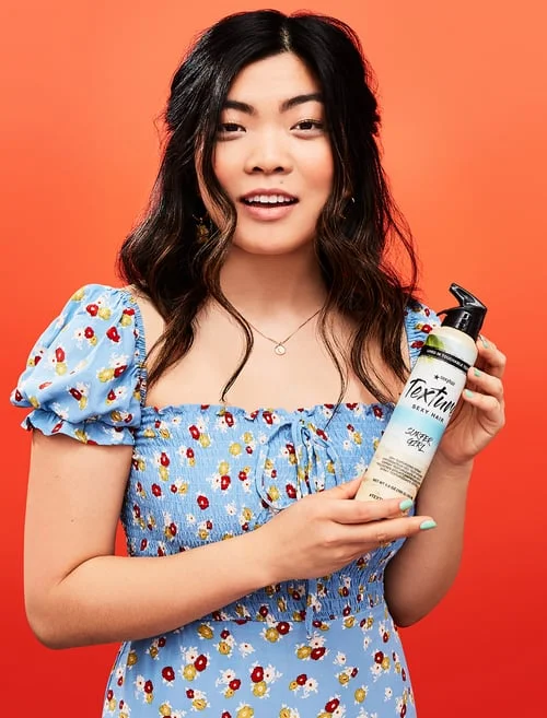 182c1d515d000c360bcde1.34529345_Carrie_with_Product.jpeg