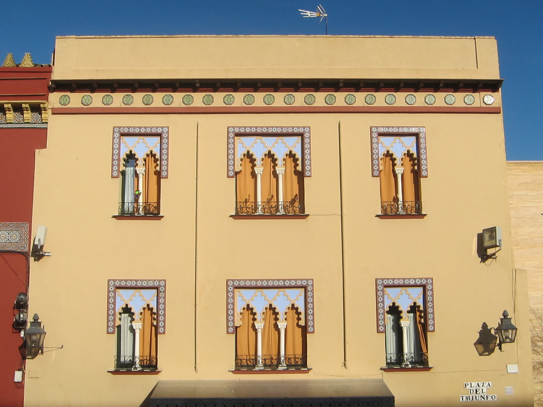Architecture in Plaza del Triunfo