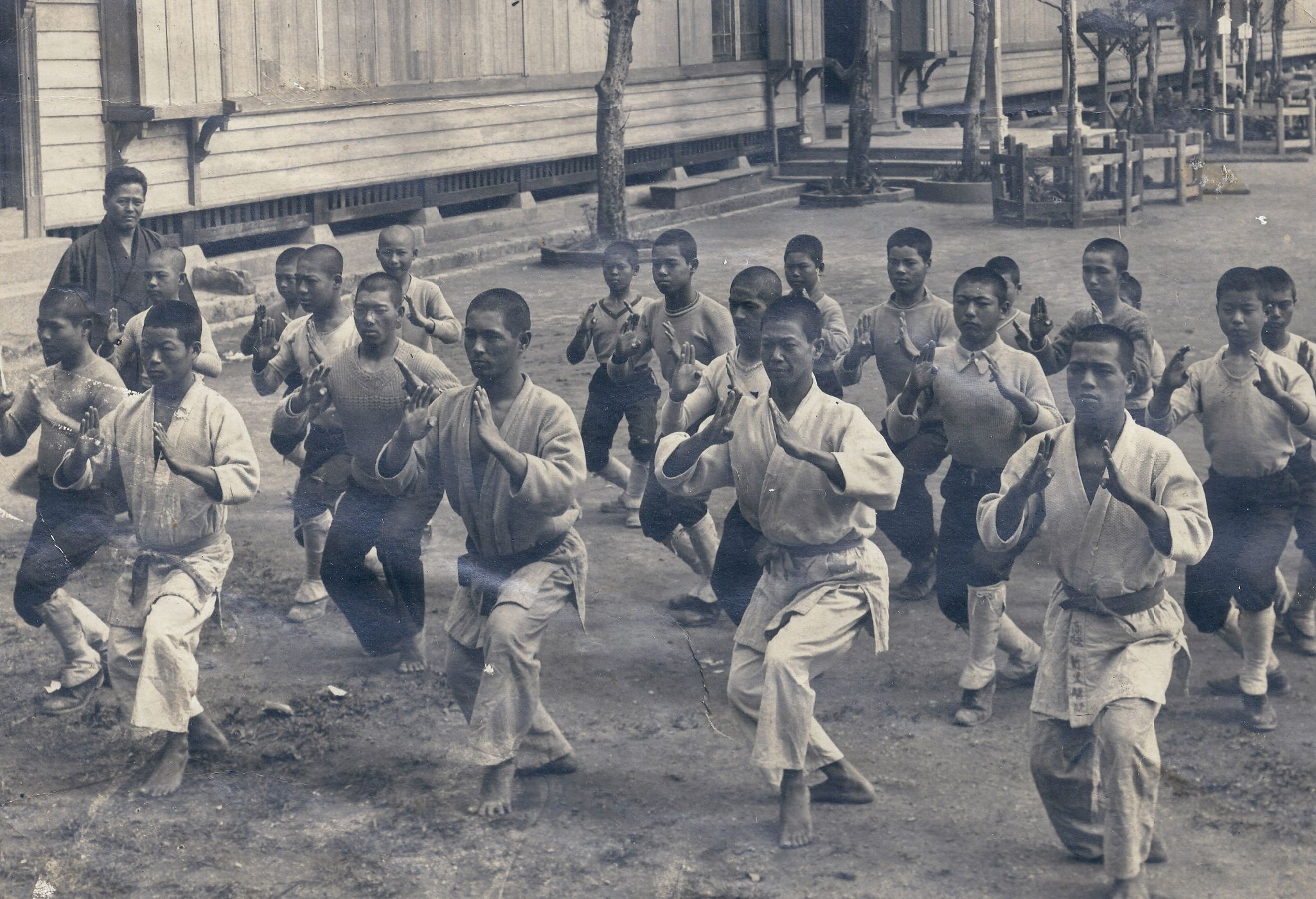 SENSEI MIYAGI CHOJUN TEACHING KARATE TO SCHOOL KIDS. C. 1930.