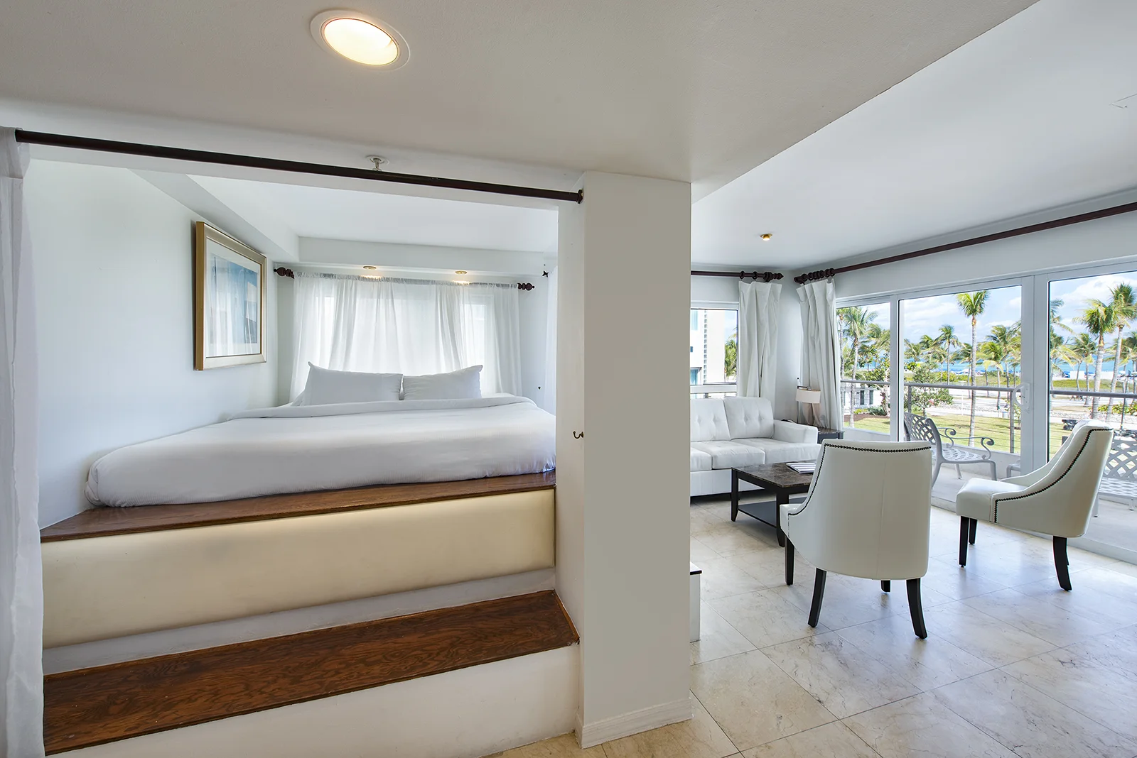 Bentley Club Hotel #300-05.jpg