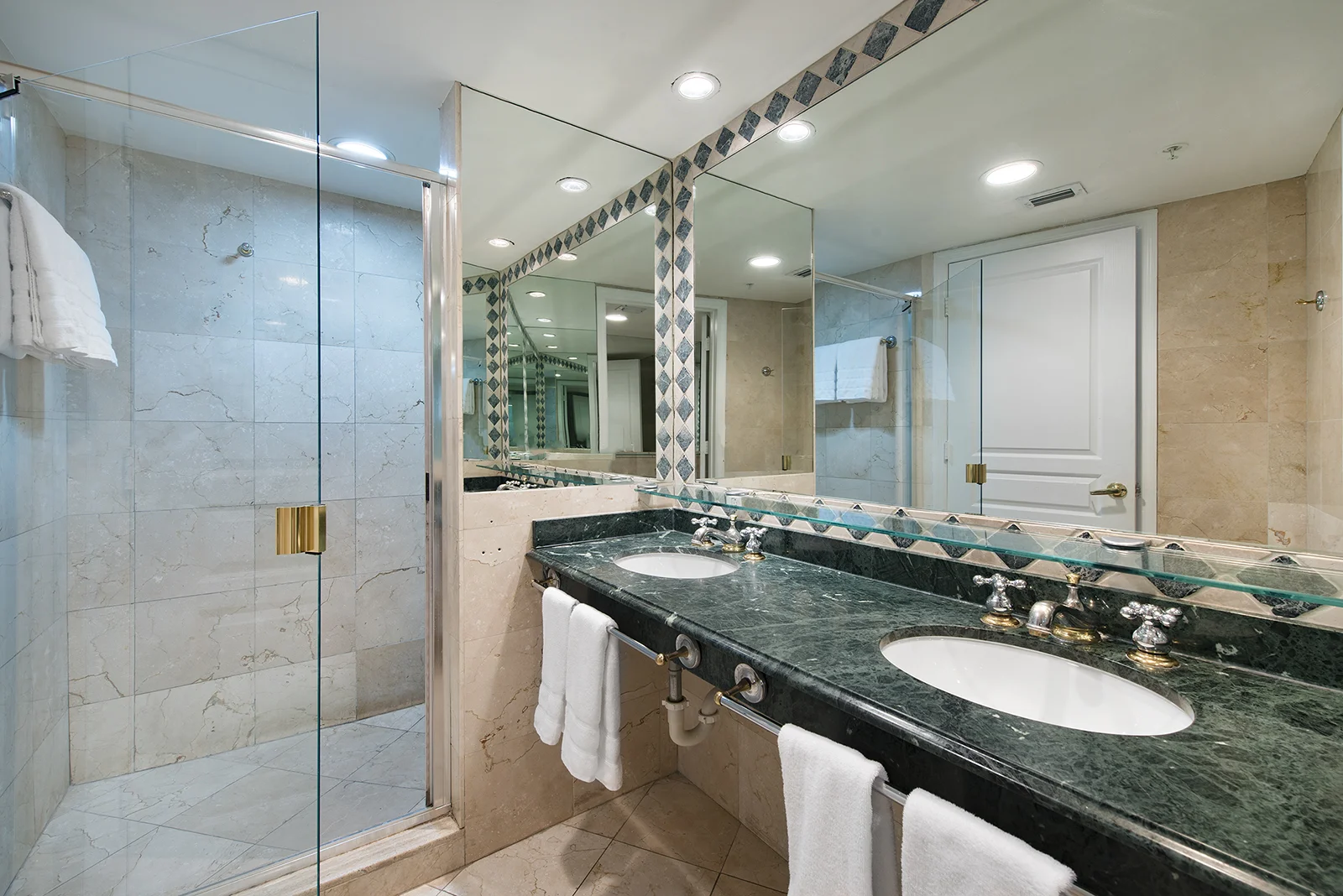 Bentley Club Hotel #300-17.jpg