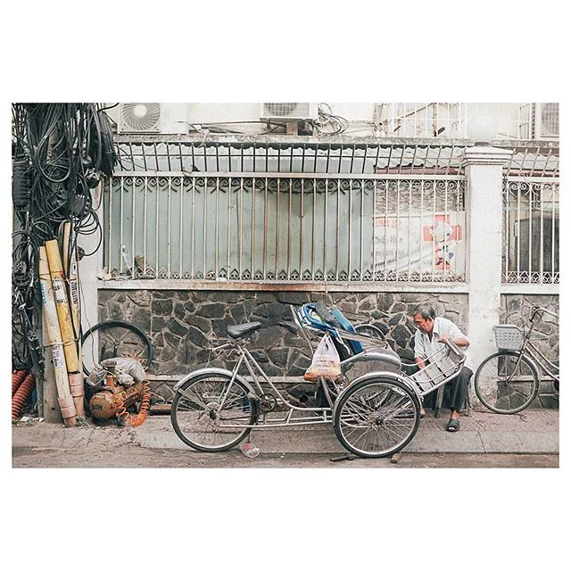 *New Series*
🇻🇳How Chi Mihn City🇻🇳
🚲 *City Tours*
2/9
.
.
.
.
#hochiminh 
#saigon 
#vietnam
#sonya6000
#zeiss 
#32mm