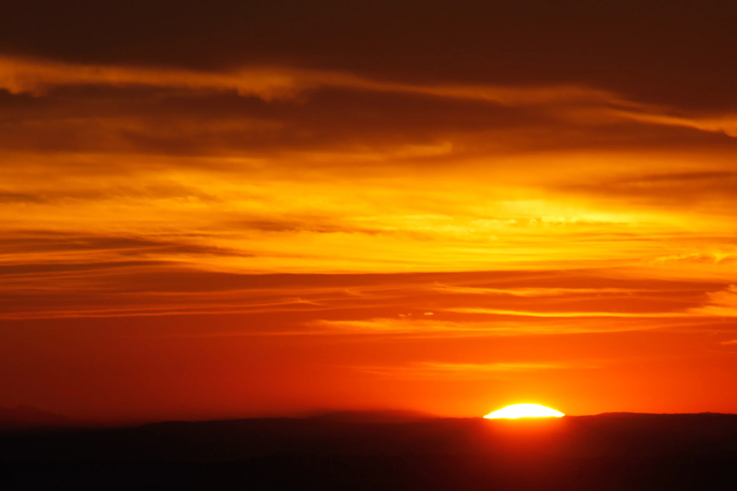 photo: http://www.shootingstarlogbook.com/2013/11/26/sunrise-airplanes/&nbsp;