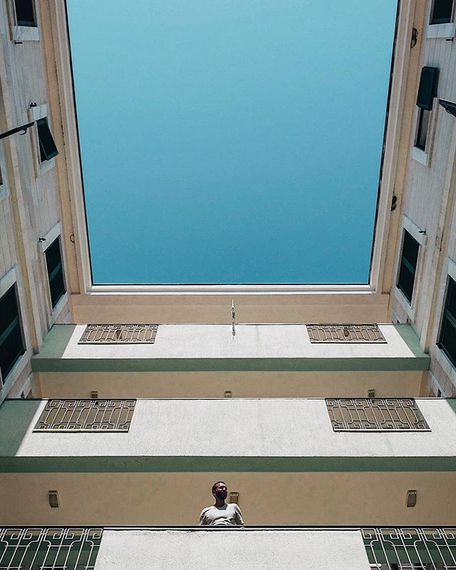 🎧: Forever and a Day - Damien Dempsey // Waiting / A l&rsquo;aff&ucirc;t
.
.
.
.
.
#cettesemainesurinstagram #ccunderfollowed #SOULMINIMALIST #trappingtones #rsa_minimal #instagood10k #urbanromantix #minimalmood #fubiz #minimalism_world #awesomemini