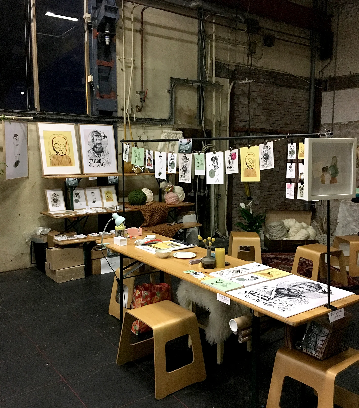 De stand, het opbouwen van het 'creative atelier' van FlavouritesLive ©darja brouwers