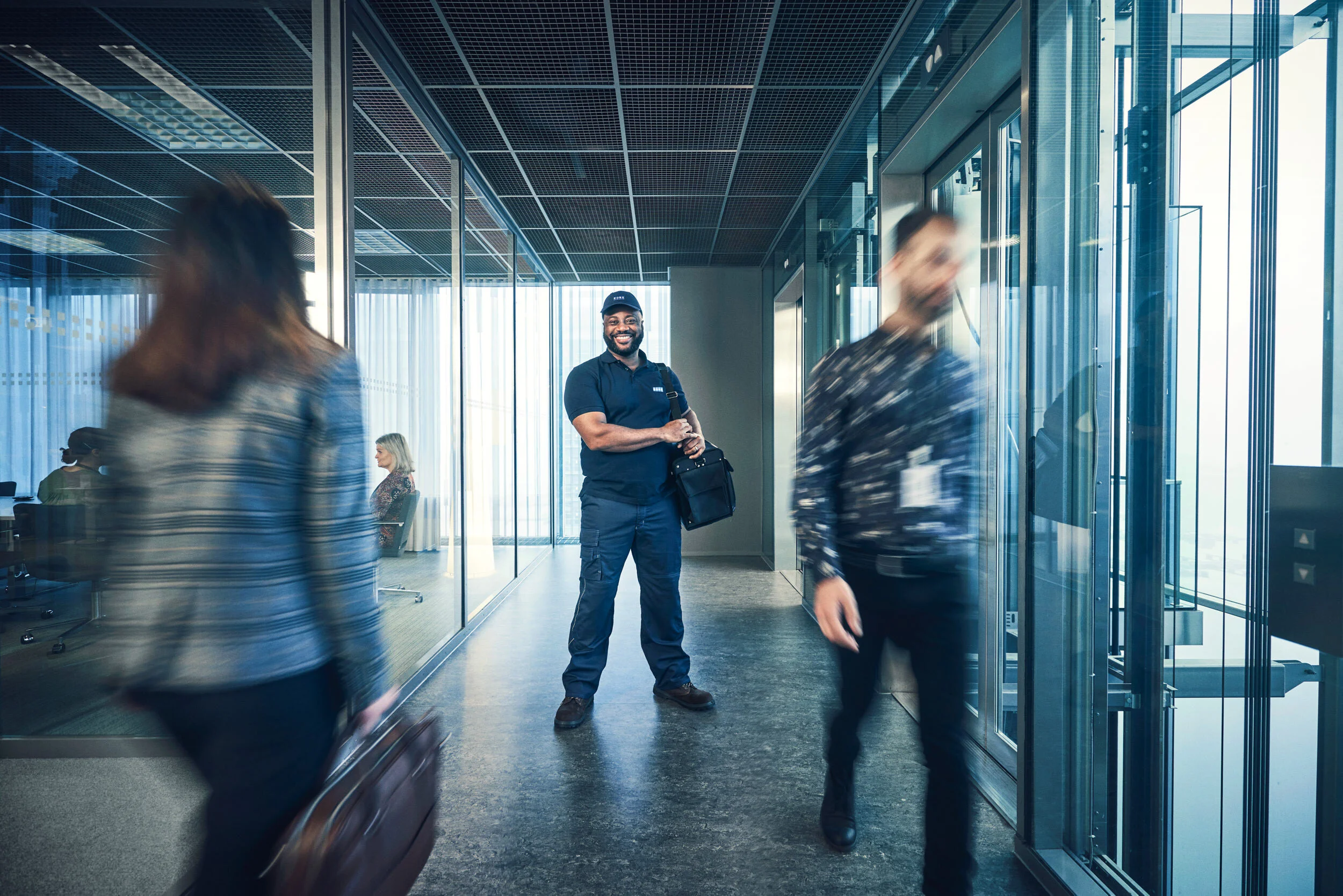 Kone_247_01_OFFICE_TECHNICIAN_HERO-2.jpg