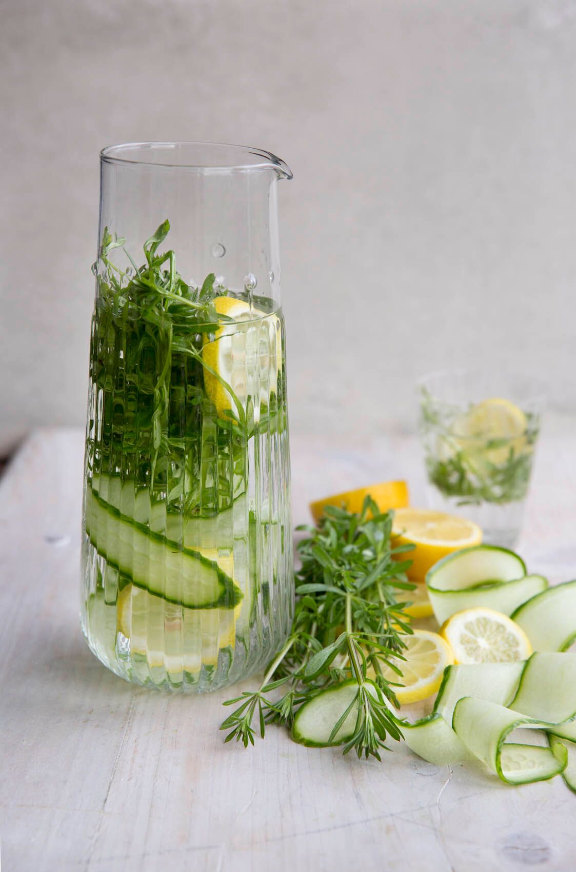 Cleavers cold infusion, even better with lemon and cucumber (C) Kyle Books/Sarah Cuttle