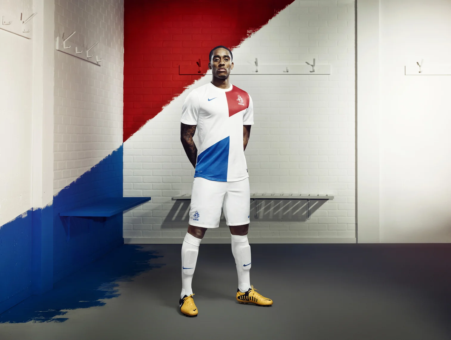 Nike-nieuwe meesters-ruudbaan-voetbal-leroy fer.jpg