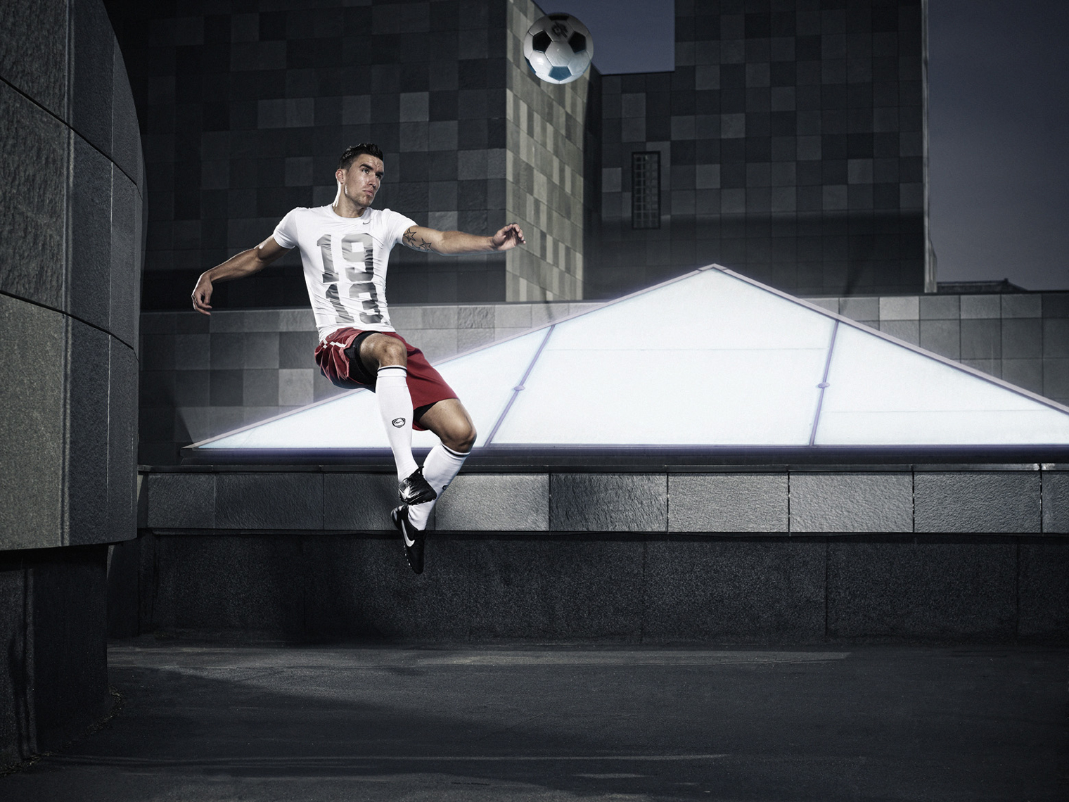 SOF-C1000-KevinStrootman-voetbal-advertising-ruudbaan-.jpg