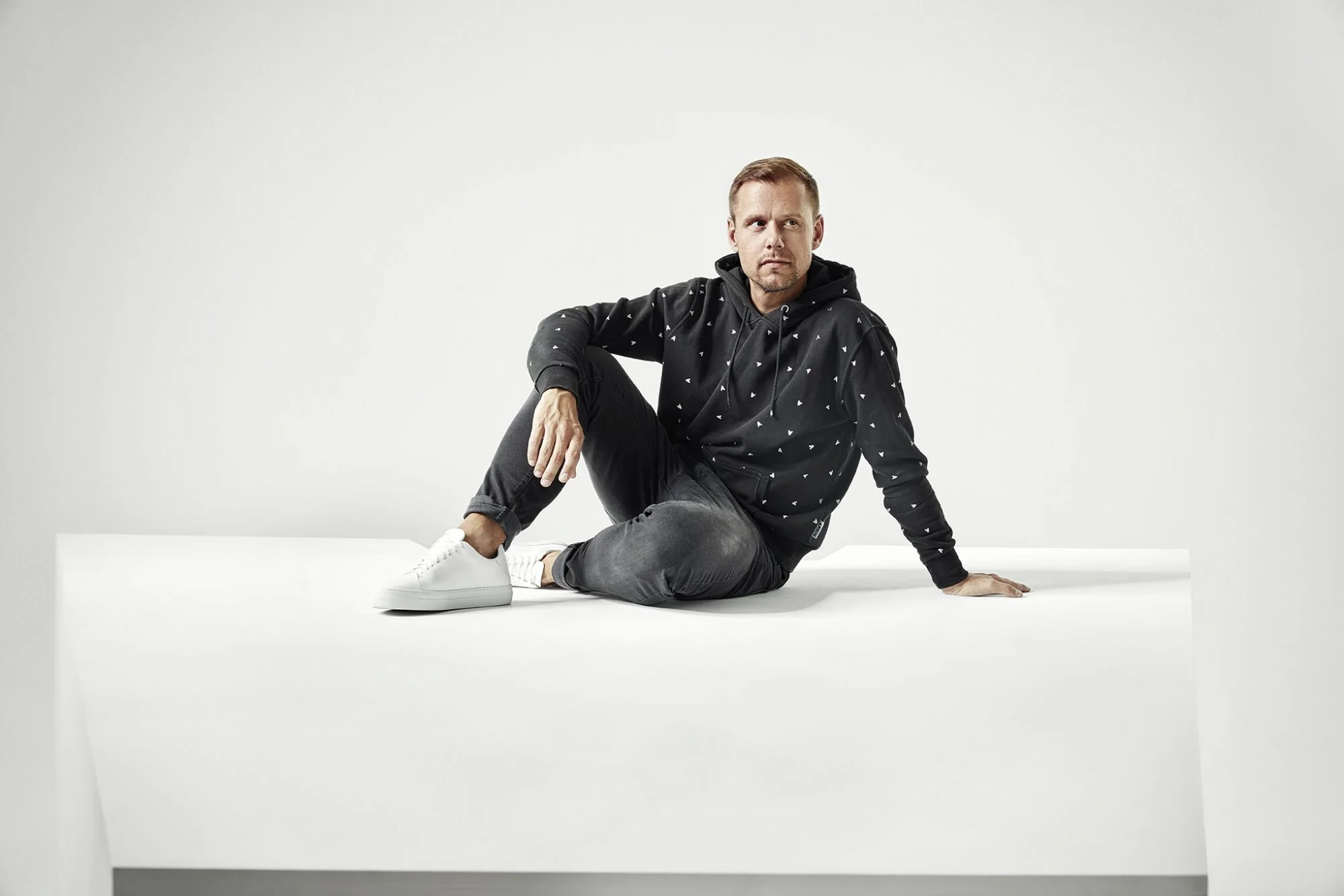 Armin-van-Buuren-2018-Press-BY-RUUD-BAAN-6.jpg