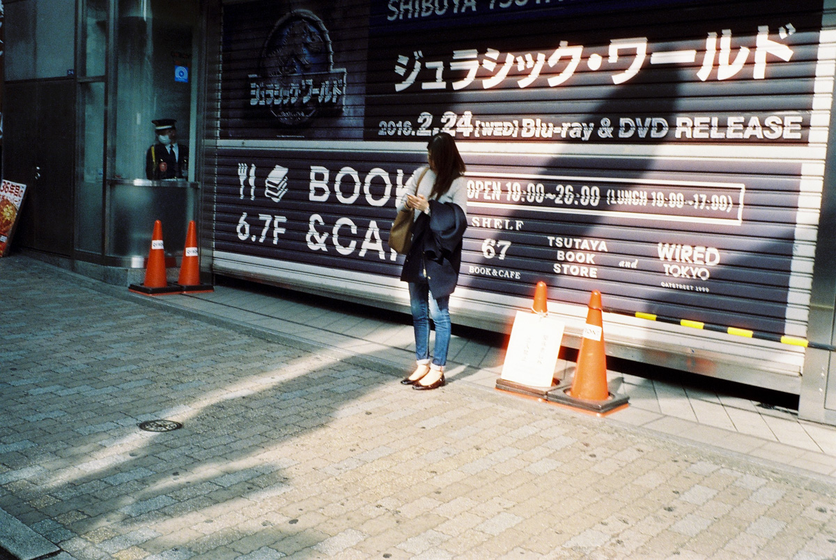 Look at how her feet and the sign glow.