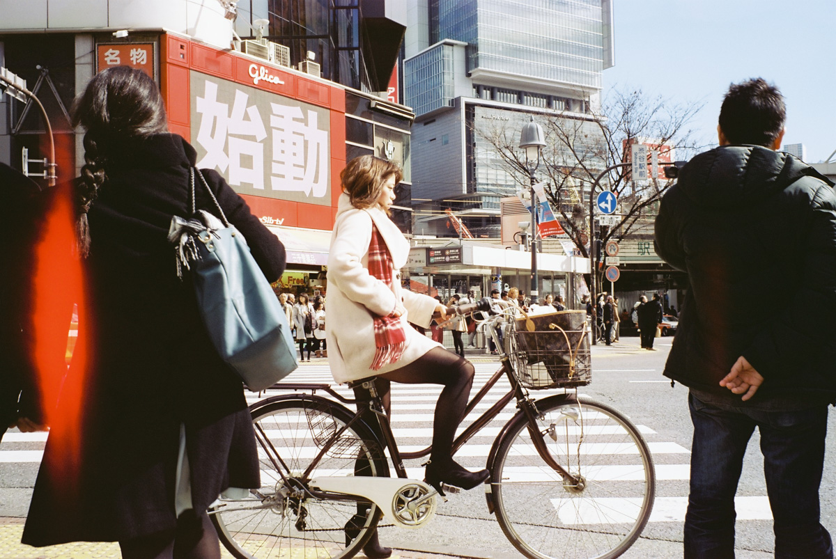 This was shot on my Leica MP. Never had light leak problems with this camera. Especially not in the middle of the frame. I just don't know what's wrong with this film.