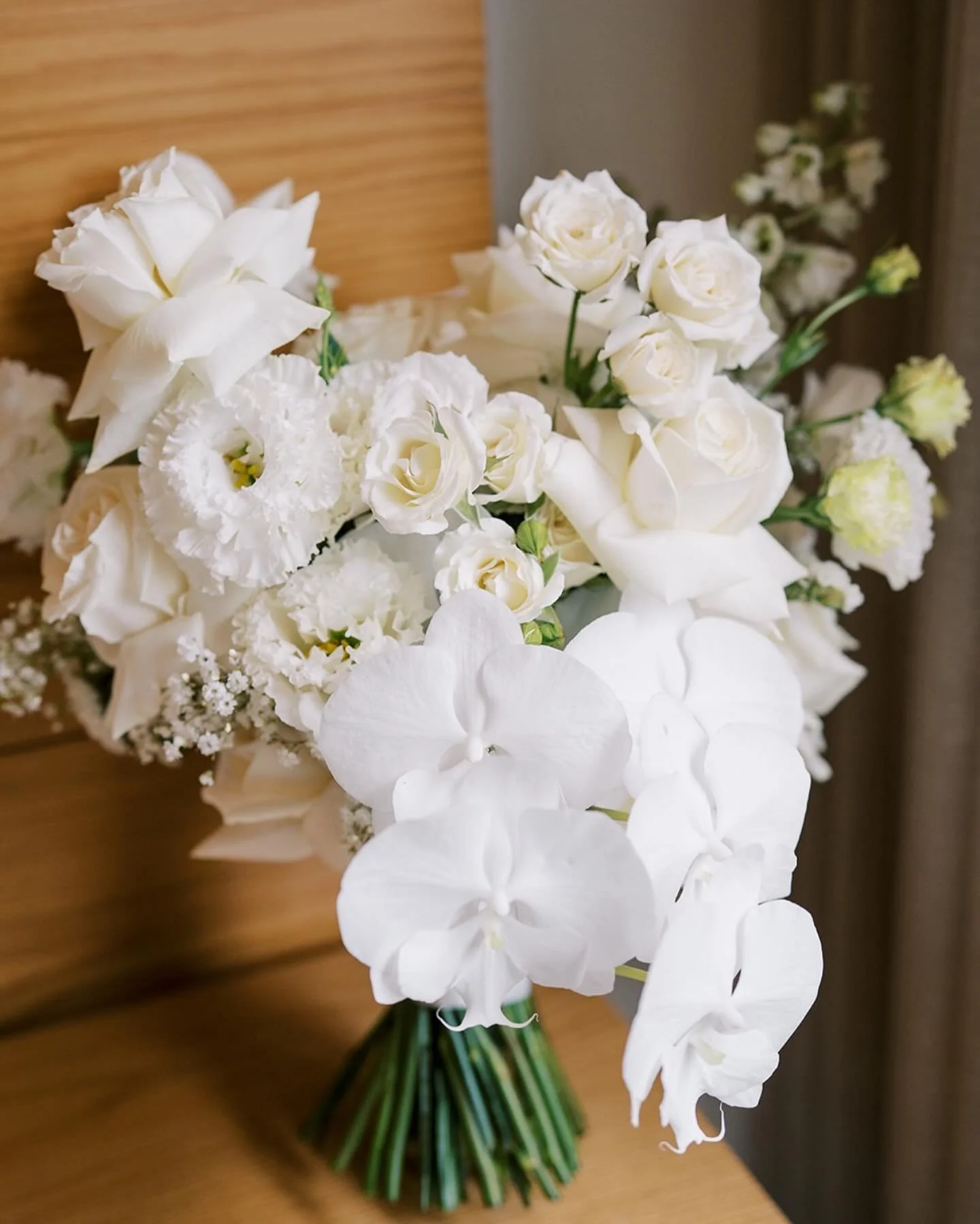 Perfect whites for Jade ☁️☁️☁️ Photo by @ameliaclairephoto 🤍