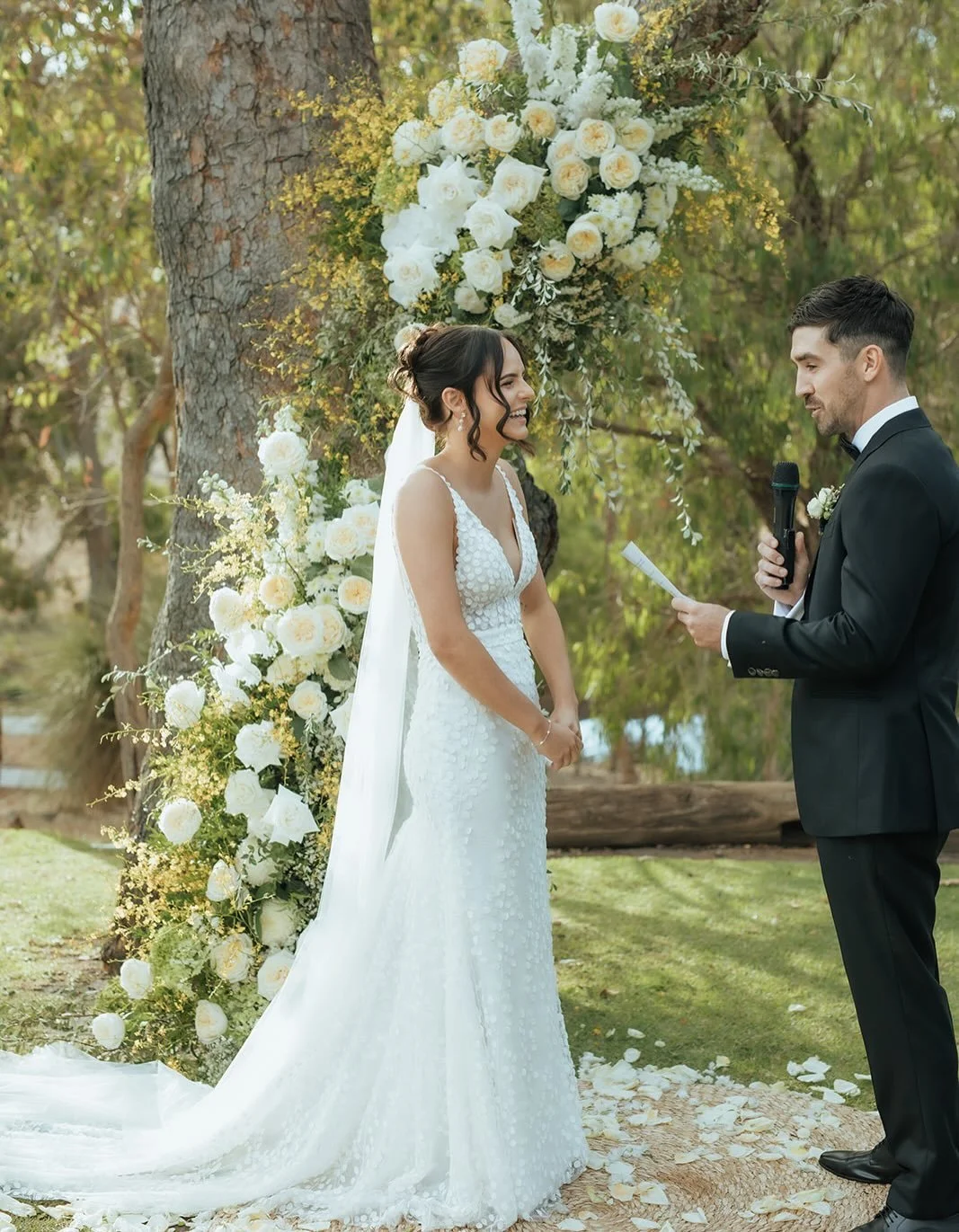 Aimee + Ben~ The perfect day at @meelupfarmhouse_  Pretty photos with thanks to @loveandlegends ✨🤍✨