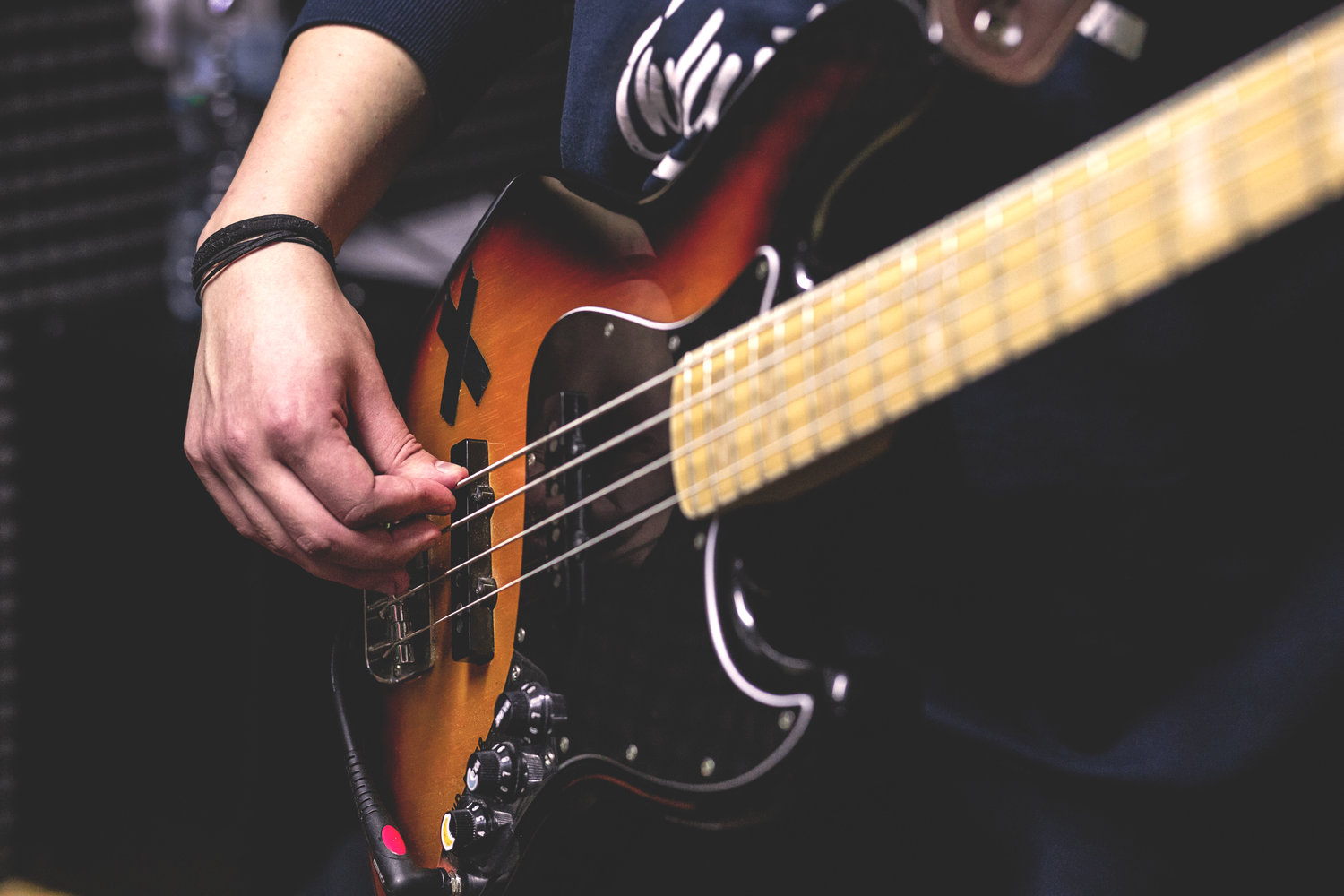 bass-guitar-lessons-central-coast.jpeg