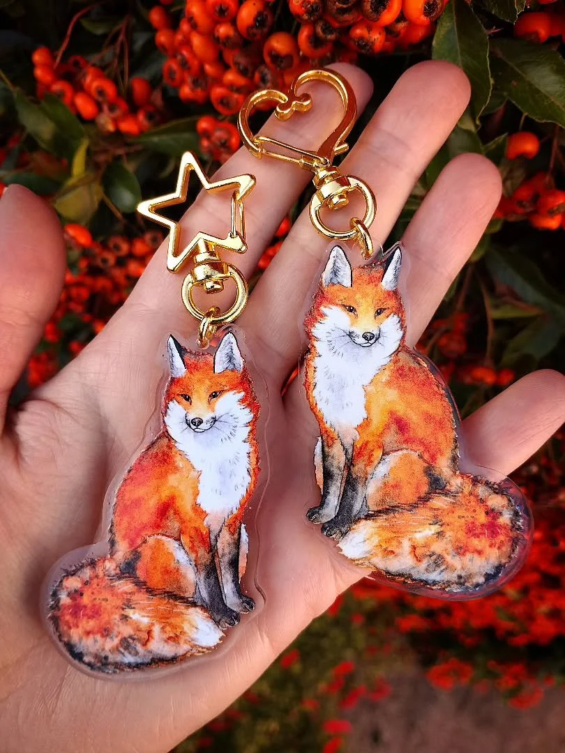 These red fox, recycled acrylic charms have been in my shop for a few years now, and I'm surprised they're still popular 🧡 I'm quite fond of them too! 
#fox #charms #recycled #ecoart