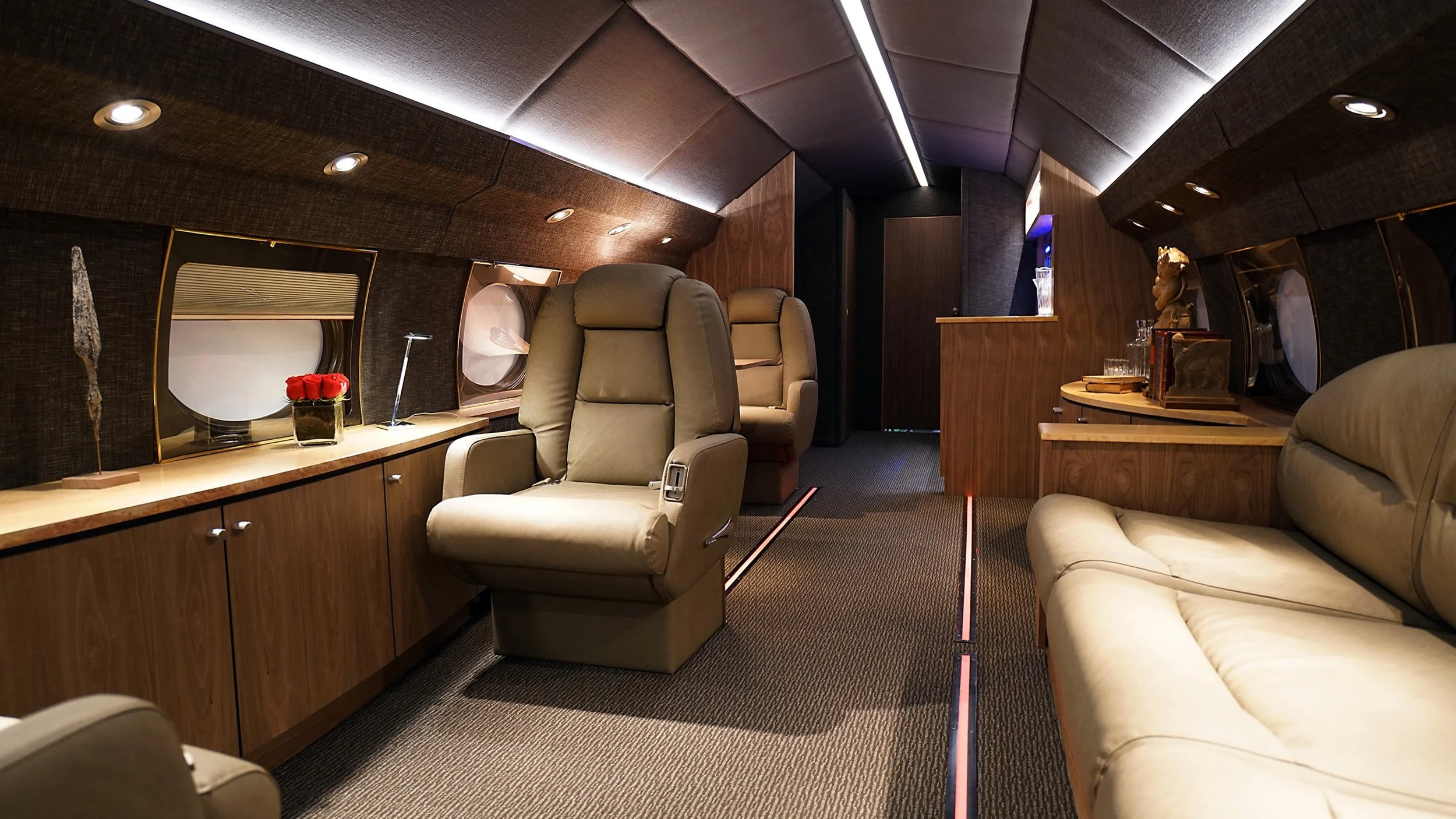 Red's Jet.4 (1).jpg