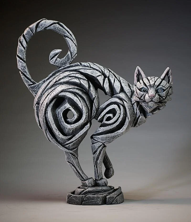 Edge Sculpture White Cat