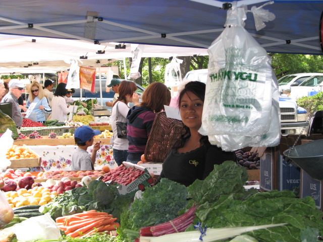 Saturday, Walnut Creek: Farmers' Market in Shadelands