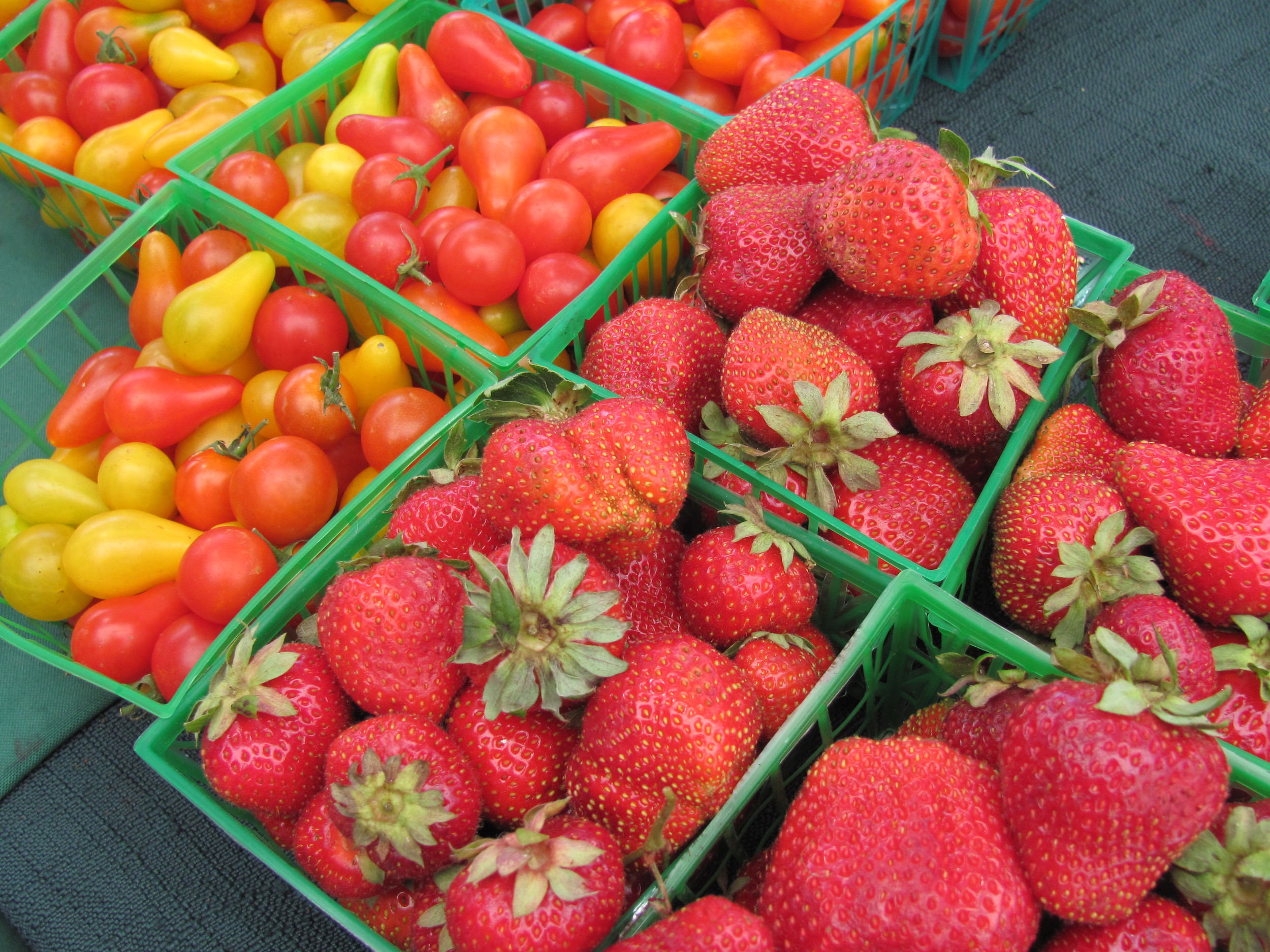 Saratoga Farmers Market strawberries and cherry tomatoes